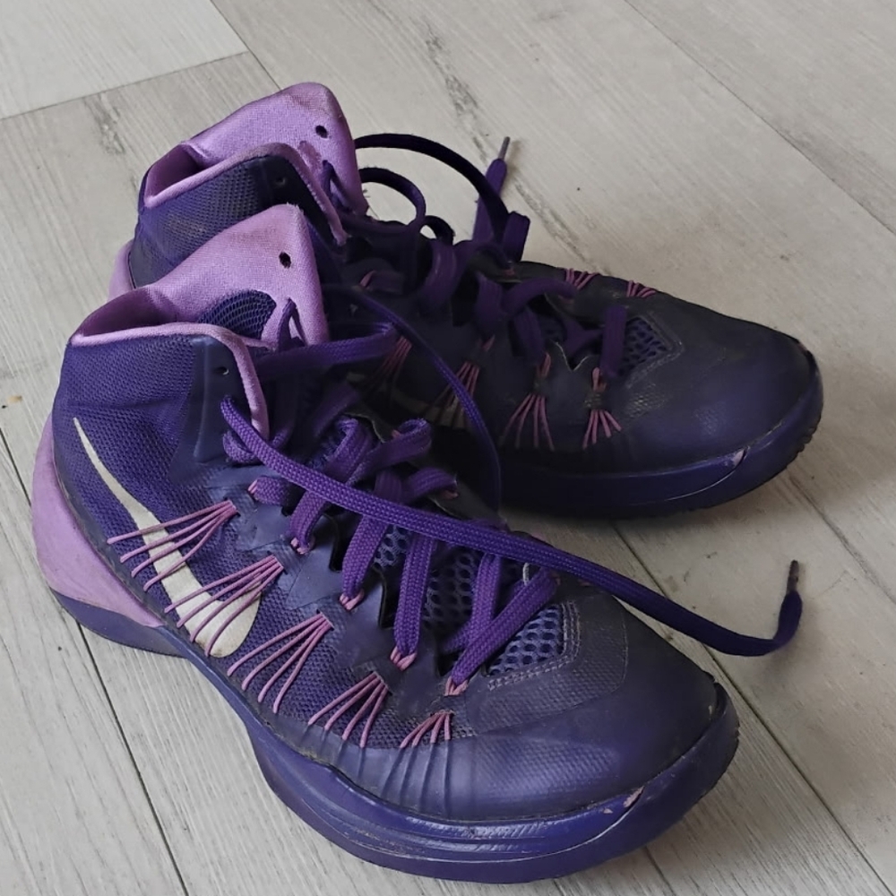 Nike Kids / Youth Hyperdunk Sneakers in Purple and Lavender High Top